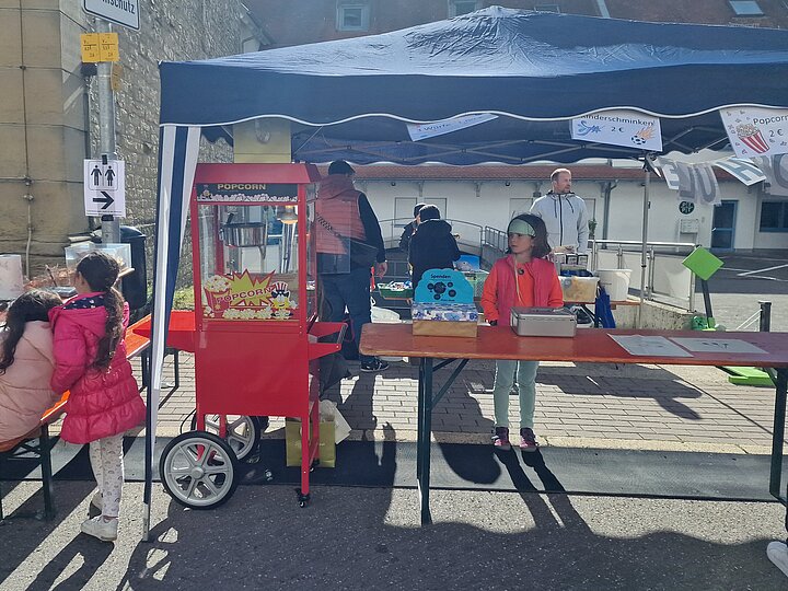 Stand der Grundschule auf der Kerwe