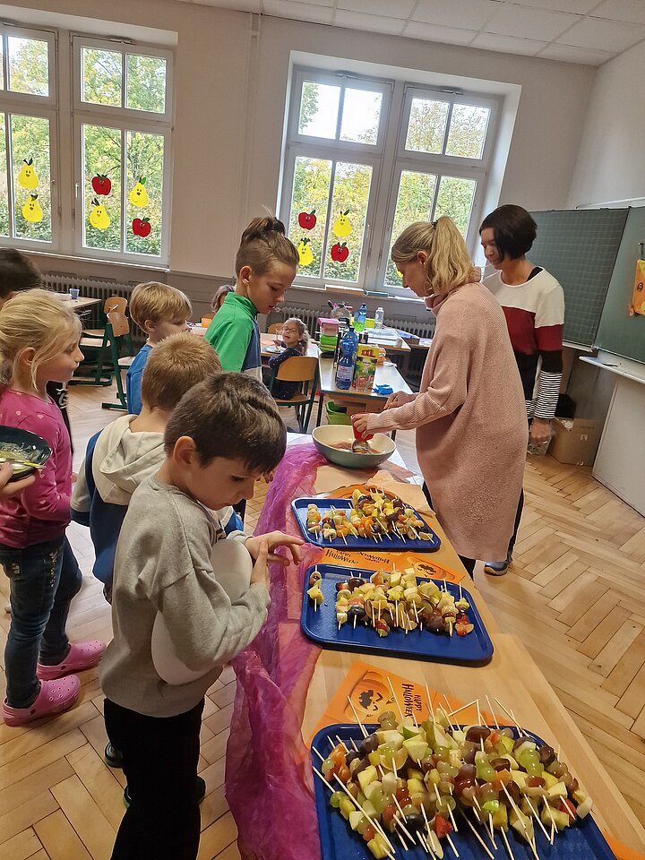 Schüler beim Herbstfest